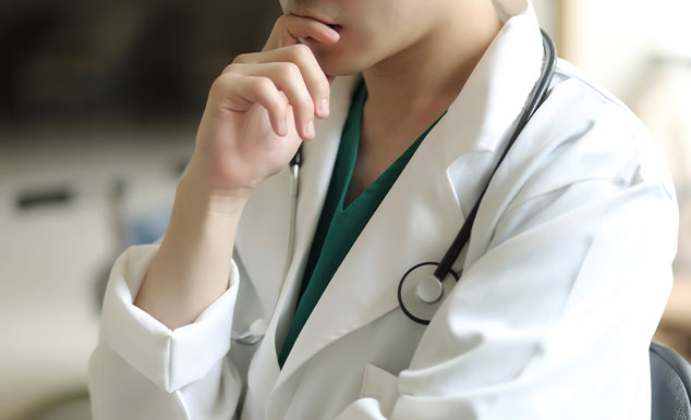 Patient receiving regenerative therapy for knee pain